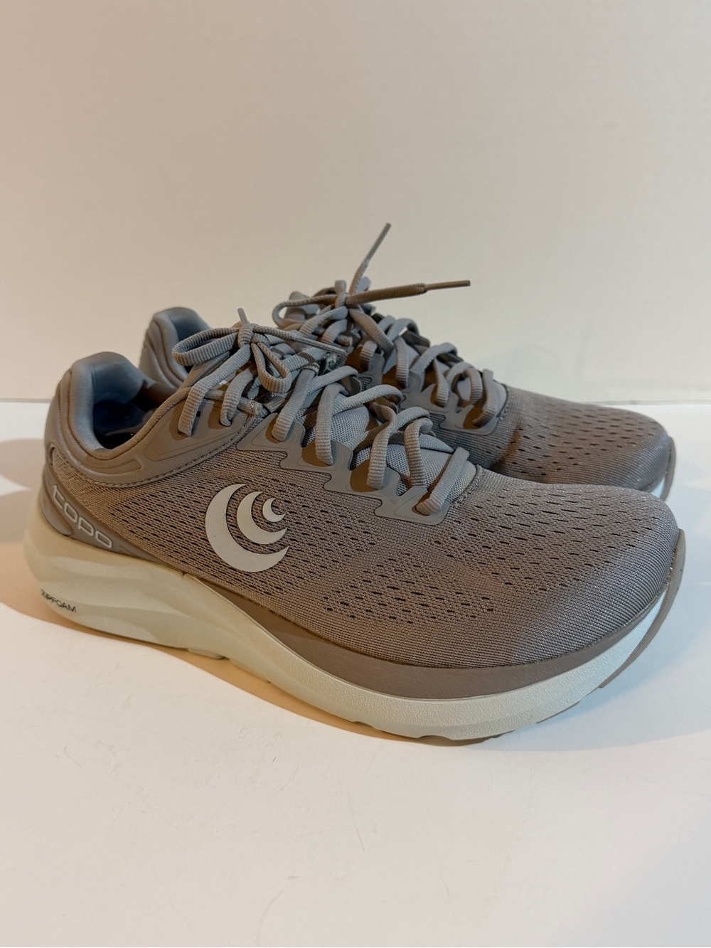 Topo Phantom 3 Gray Women's Running Sneakers with Cushioning Size 9 Wide
